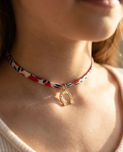 Ras de cou en cordon liberty, pendentif fer à cheval