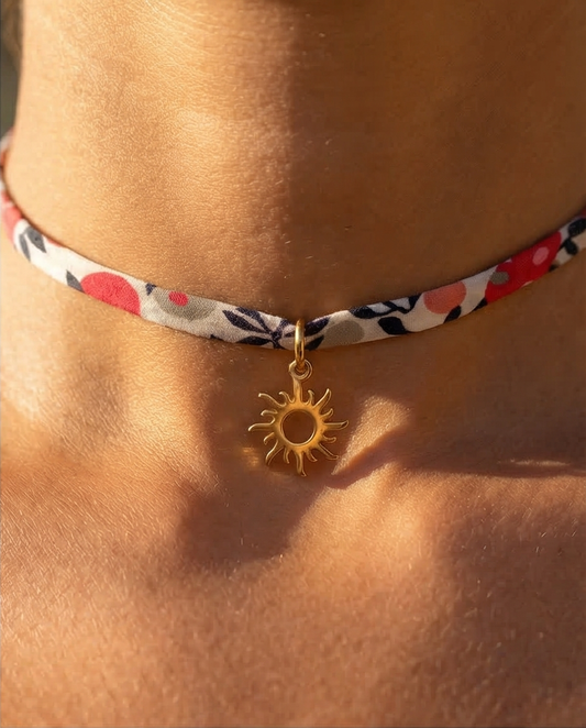 Ras de cou en cordon liberty, pendentif Soleil